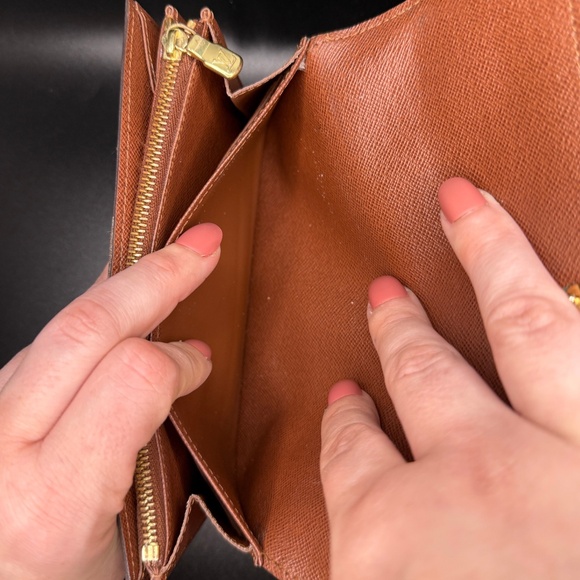 **SOLD** Louis Vuitton Monogram Sarah Wallet - Picture 12 of 16